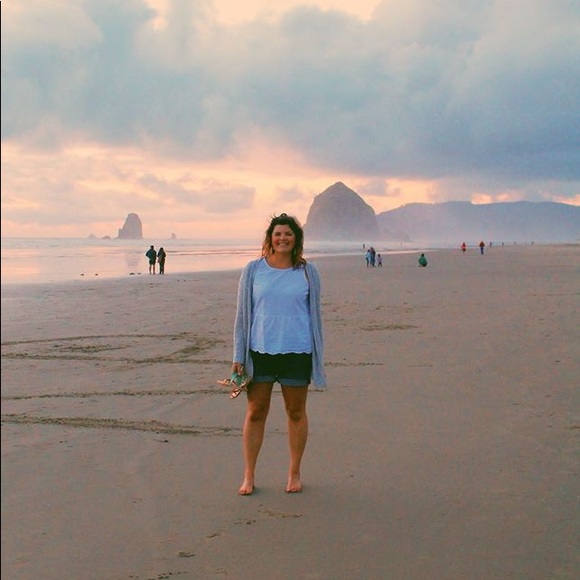 Meet your Posher, Hillary - Picture 2 of 3